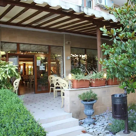 2-bedroom In Garden Of Eden Apartment